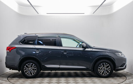 Mitsubishi Outlander III рестайлинг 3, 2019 год, 1 995 000 рублей, 6 фотография