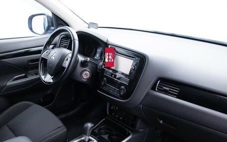Mitsubishi Outlander III рестайлинг 3, 2019 год, 1 995 000 рублей, 10 фотография