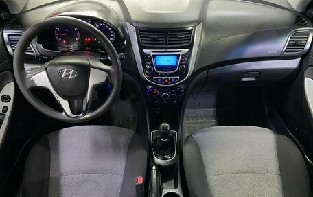 Hyundai Solaris II рестайлинг, 2011 год, 360 000 рублей, 15 фотография