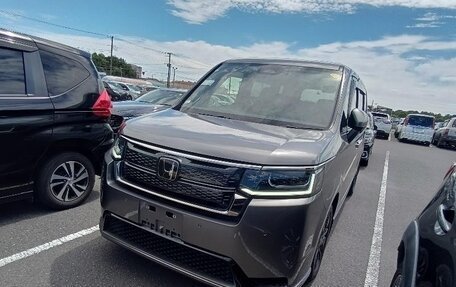 Honda Stepwgn, 2022 год, 2 250 000 рублей, 4 фотография