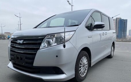 Toyota Noah III, 2018 год, 1 500 000 рублей, 3 фотография