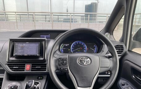 Toyota Noah III, 2018 год, 1 500 000 рублей, 10 фотография