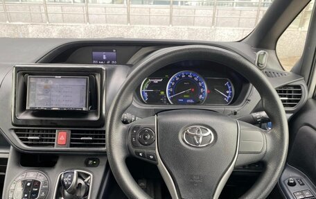 Toyota Noah III, 2018 год, 1 500 000 рублей, 12 фотография