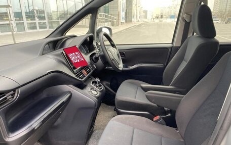 Toyota Noah III, 2018 год, 1 500 000 рублей, 11 фотография