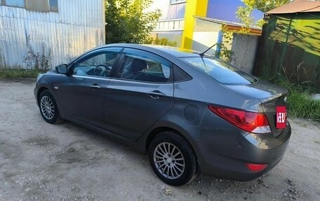 Hyundai Solaris II рестайлинг, 2012 год, 900 000 рублей, 3 фотография
