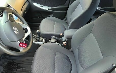 Hyundai Solaris II рестайлинг, 2012 год, 900 000 рублей, 7 фотография