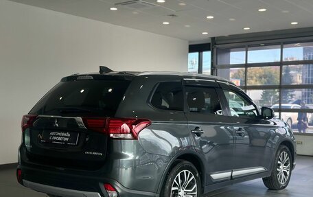 Mitsubishi Outlander III рестайлинг 3, 2018 год, 1 705 000 рублей, 4 фотография