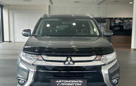 Mitsubishi Outlander III рестайлинг 3, 2018 год, 1 705 000 рублей, 2 фотография