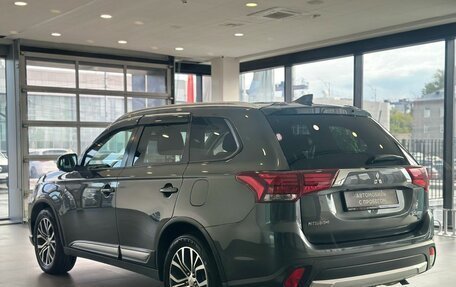 Mitsubishi Outlander III рестайлинг 3, 2018 год, 1 705 000 рублей, 6 фотография