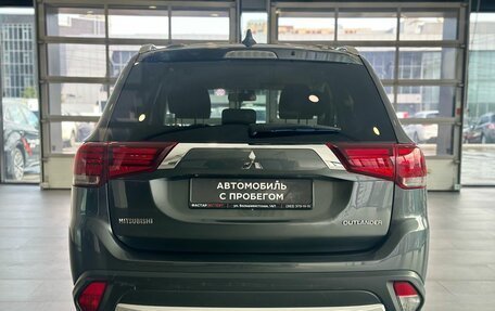Mitsubishi Outlander III рестайлинг 3, 2018 год, 1 705 000 рублей, 5 фотография