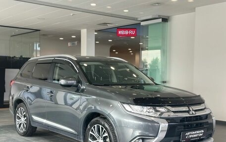 Mitsubishi Outlander III рестайлинг 3, 2018 год, 1 705 000 рублей, 3 фотография