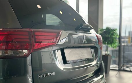 Mitsubishi Outlander III рестайлинг 3, 2018 год, 1 705 000 рублей, 9 фотография