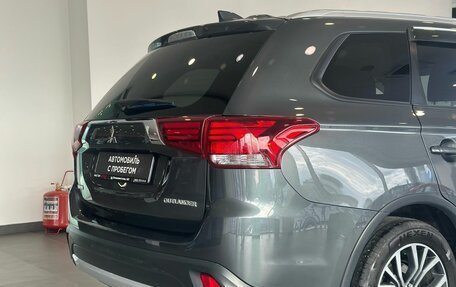 Mitsubishi Outlander III рестайлинг 3, 2018 год, 1 705 000 рублей, 8 фотография
