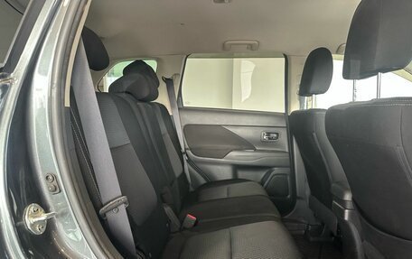 Mitsubishi Outlander III рестайлинг 3, 2018 год, 1 705 000 рублей, 16 фотография