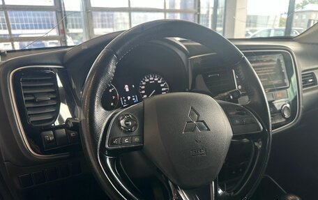 Mitsubishi Outlander III рестайлинг 3, 2018 год, 1 705 000 рублей, 18 фотография