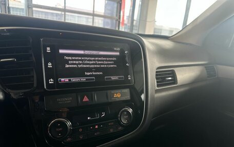 Mitsubishi Outlander III рестайлинг 3, 2018 год, 1 705 000 рублей, 17 фотография