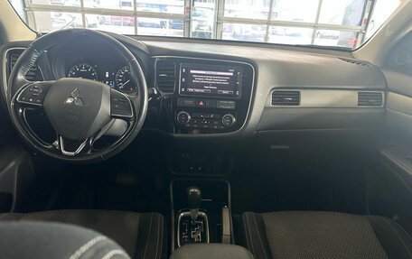 Mitsubishi Outlander III рестайлинг 3, 2018 год, 1 705 000 рублей, 21 фотография