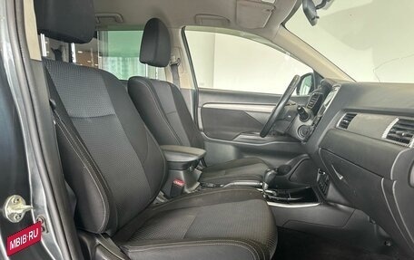 Mitsubishi Outlander III рестайлинг 3, 2018 год, 1 705 000 рублей, 15 фотография