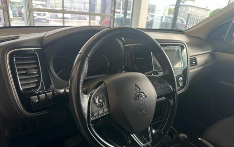Mitsubishi Outlander III рестайлинг 3, 2018 год, 1 705 000 рублей, 25 фотография