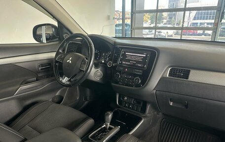 Mitsubishi Outlander III рестайлинг 3, 2018 год, 1 705 000 рублей, 24 фотография