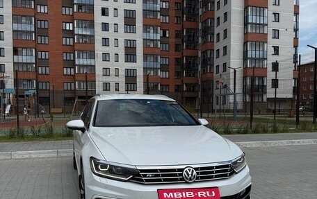 Volkswagen Passat B8 рестайлинг, 2015 год, 1 810 000 рублей, 5 фотография