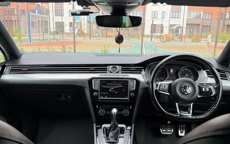 Volkswagen Passat B8 рестайлинг, 2015 год, 1 810 000 рублей, 10 фотография
