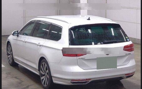 Volkswagen Passat B8 рестайлинг, 2015 год, 1 810 000 рублей, 38 фотография