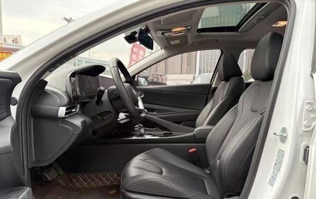 Hyundai Elantra, 2023 год, 1 500 000 рублей, 7 фотография