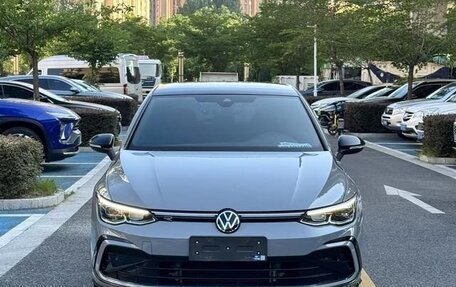 Volkswagen Golf VIII, 2022 год, 1 800 000 рублей, 2 фотография