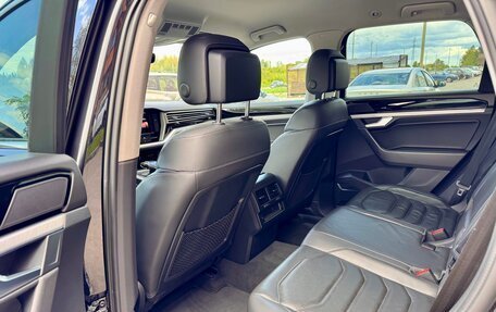 Volkswagen Touareg III, 2018 год, 2 990 000 рублей, 8 фотография