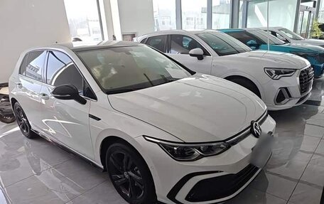 Volkswagen Golf VIII, 2023 год, 1 550 000 рублей, 1 фотография