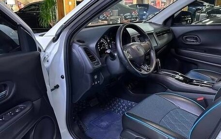 Honda Vezel, 2022 год, 1 700 000 рублей, 8 фотография
