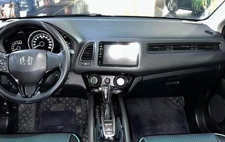 Honda Vezel, 2022 год, 1 700 000 рублей, 7 фотография