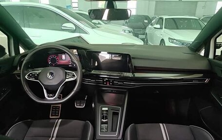 Volkswagen Golf VIII, 2023 год, 1 550 000 рублей, 6 фотография