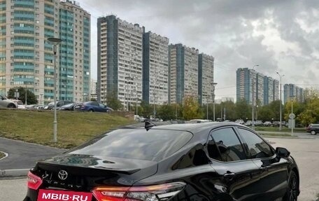 Toyota Camry, 2022 год, 3 750 000 рублей, 10 фотография