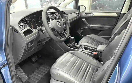 Volkswagen Touran III, 2023 год, 1 780 001 рублей, 7 фотография