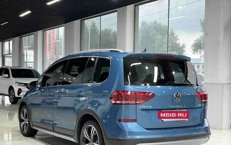 Volkswagen Touran III, 2023 год, 1 780 001 рублей, 6 фотография