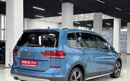 Volkswagen Touran III, 2023 год, 1 780 001 рублей, 4 фотография