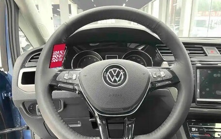 Volkswagen Touran III, 2023 год, 1 780 001 рублей, 8 фотография