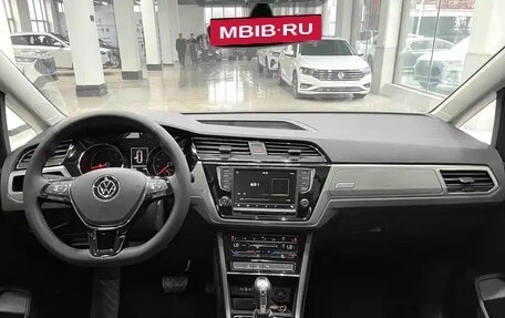 Volkswagen Touran III, 2023 год, 1 780 001 рублей, 9 фотография