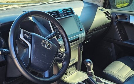 Toyota Land Cruiser Prado 150 рестайлинг 2, 2020 год, 5 700 000 рублей, 7 фотография