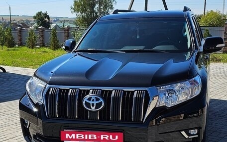 Toyota Land Cruiser Prado 150 рестайлинг 2, 2020 год, 5 700 000 рублей, 6 фотография