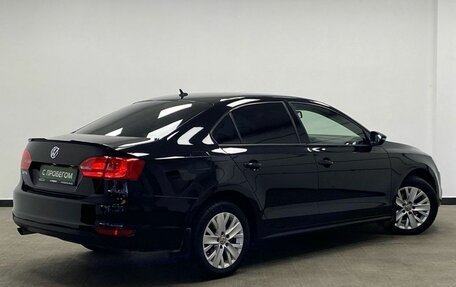 Volkswagen Jetta VI, 2013 год, 999 000 рублей, 2 фотография
