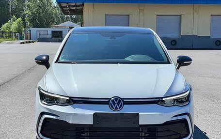 Volkswagen Golf VIII, 2022 год, 1 560 000 рублей, 2 фотография