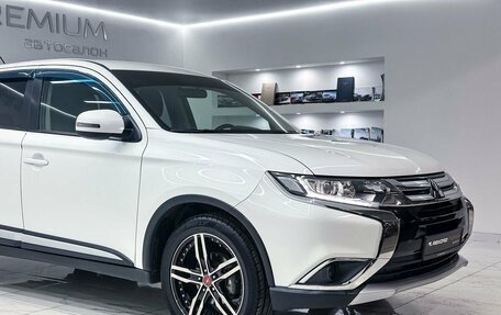 Mitsubishi Outlander III рестайлинг 3, 2015 год, 1 800 000 рублей, 3 фотография