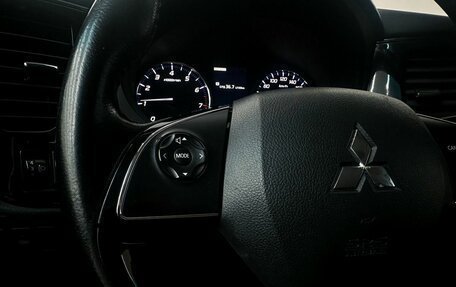Mitsubishi Outlander III рестайлинг 3, 2015 год, 1 800 000 рублей, 11 фотография