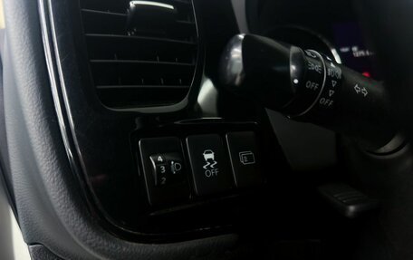 Mitsubishi Outlander III рестайлинг 3, 2015 год, 1 800 000 рублей, 10 фотография