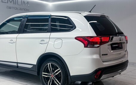Mitsubishi Outlander III рестайлинг 3, 2015 год, 1 800 000 рублей, 22 фотография