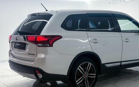 Mitsubishi Outlander III рестайлинг 3, 2015 год, 1 800 000 рублей, 25 фотография