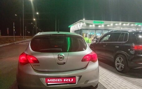 Opel Astra J, 2011 год, 600 000 рублей, 5 фотография